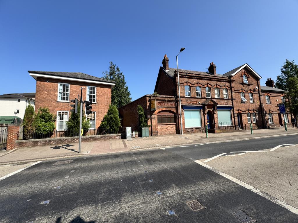 Lot: 110 - TWO PERIOD BUILDINGS IN NEED OF RENOVATION - Front view of the property